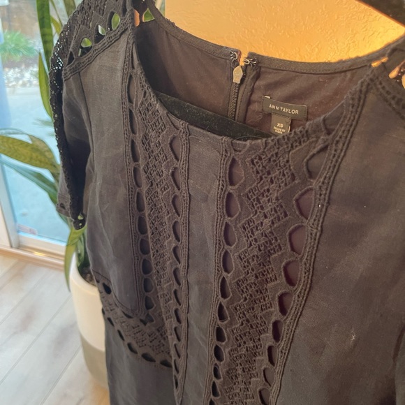 Cotton and lace dress, above the knee, zipper in back. - Picture 3 of 5